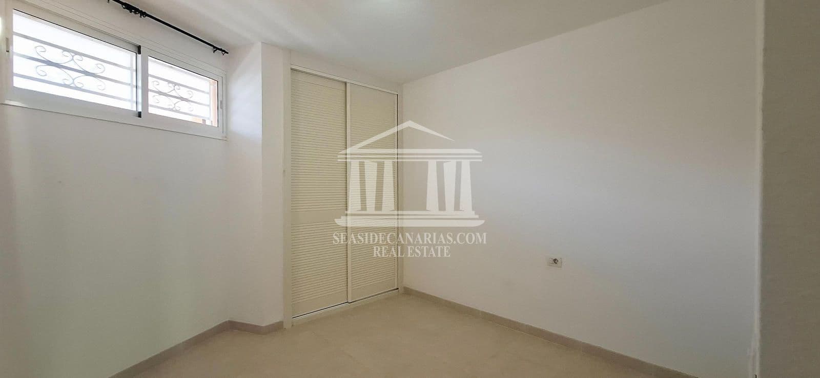 2 soverom Leilighet til salgs i El Madronal med svømmebasseng garasje - € 429 500 (Ref: 9752382)