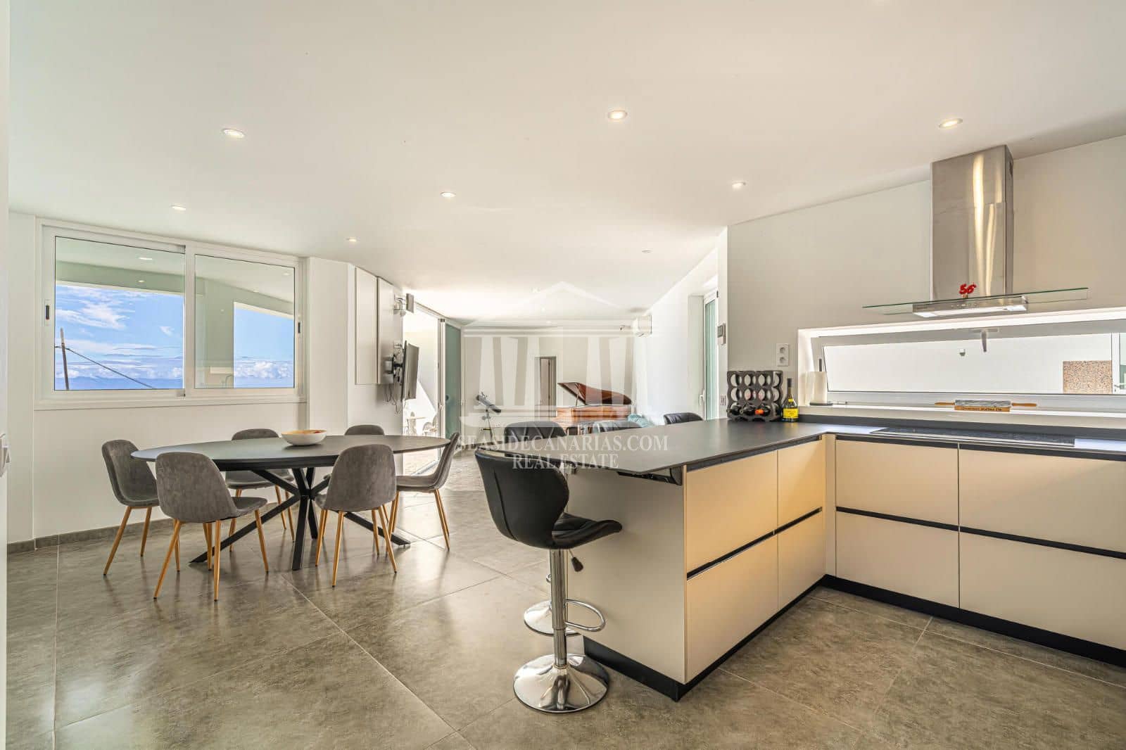 3 soverom Villa til salgs i Guia de Isora med svømmebasseng garasje - € 998 000 (Ref: 9752383)