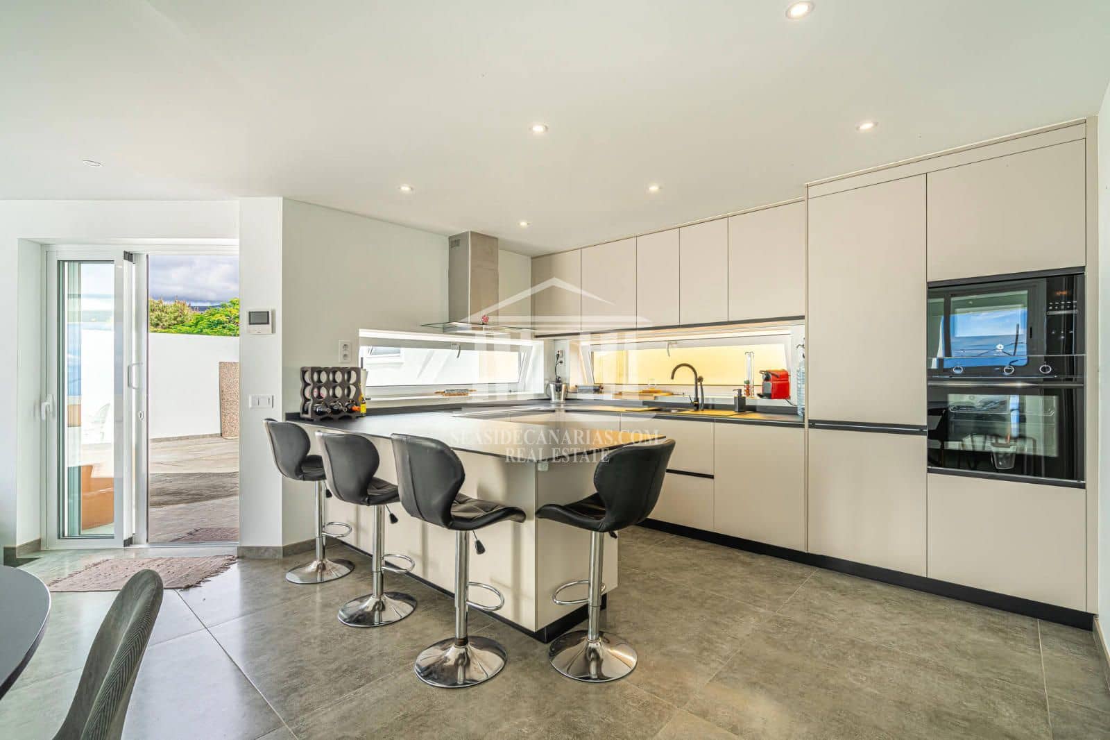 3 soverom Villa til salgs i Guia de Isora med svømmebasseng garasje - € 998 000 (Ref: 9752383)