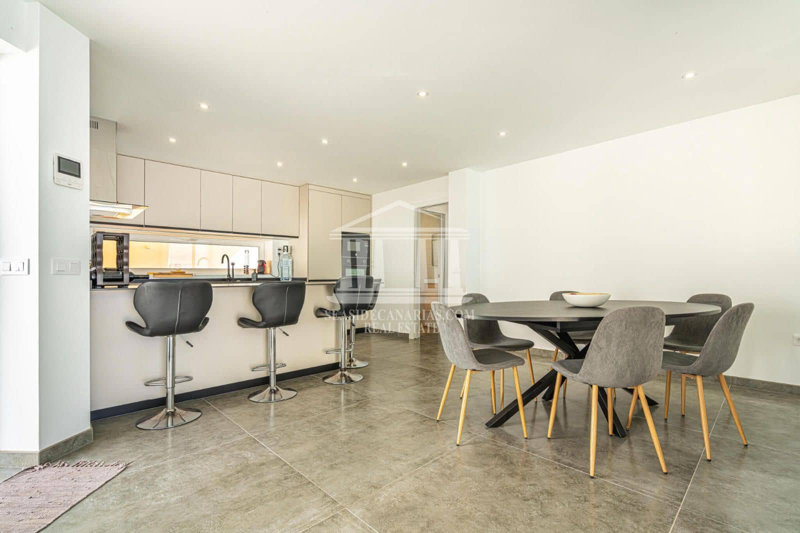 3 soverom Villa til salgs i Guia de Isora med svømmebasseng garasje - € 998 000 (Ref: 9752383)