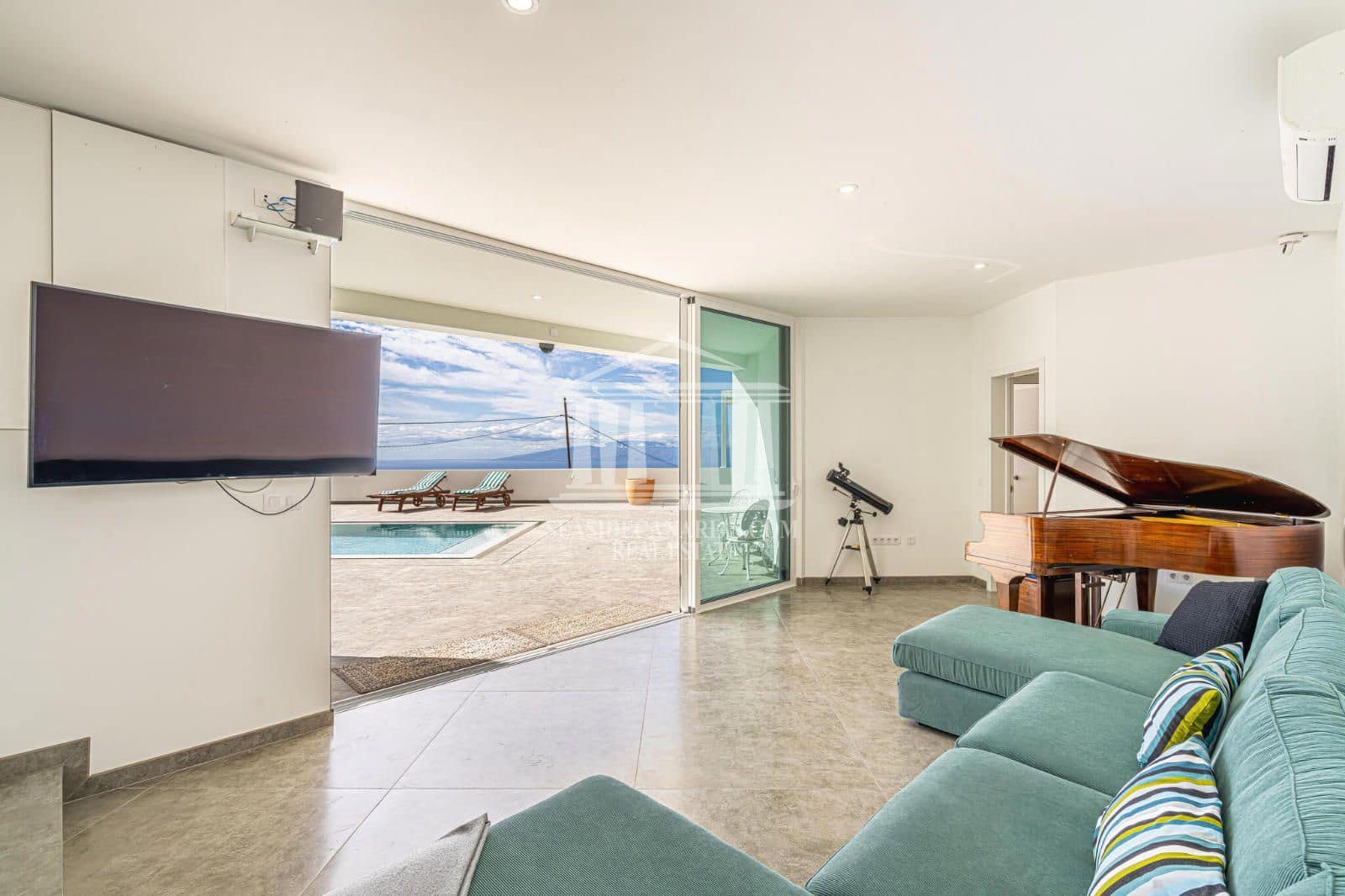 3 soverom Villa til salgs i Guia de Isora med svømmebasseng garasje - € 998 000 (Ref: 9752383)