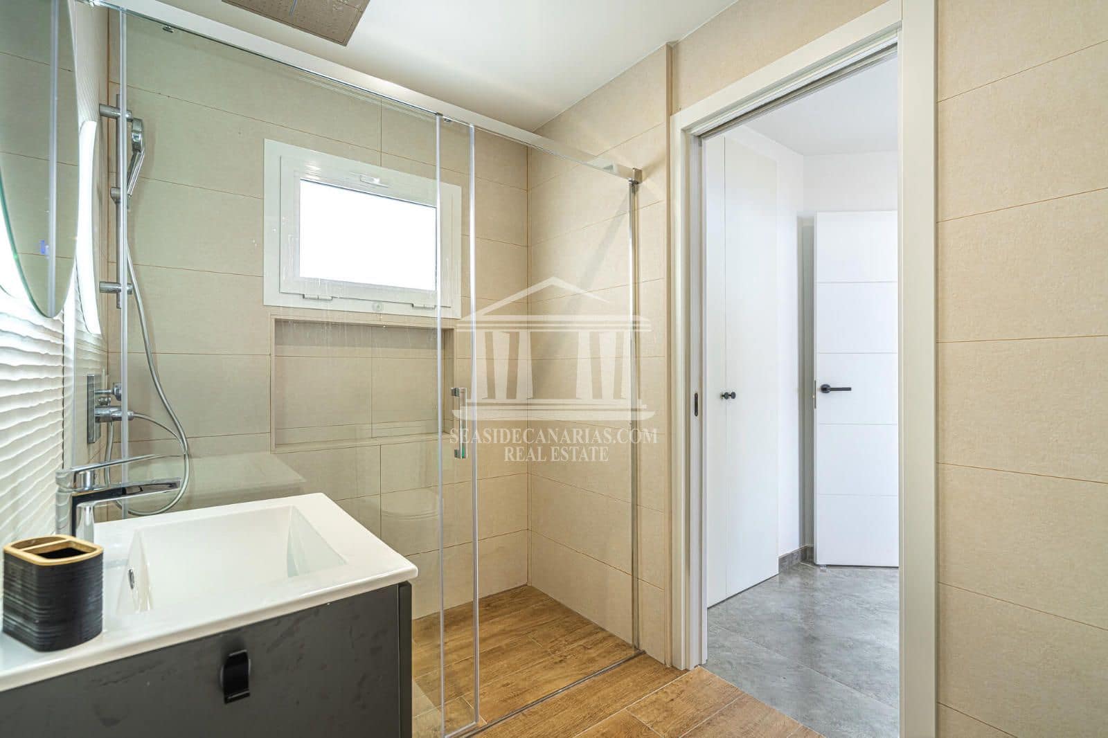 3 soverom Villa til salgs i Guia de Isora med svømmebasseng garasje - € 998 000 (Ref: 9752383)