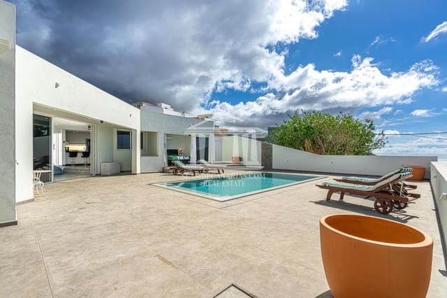 3 soverom Villa til salgs i Guía de Isora med svømmebasseng garasje - € 998 000 (Ref: 9752383)