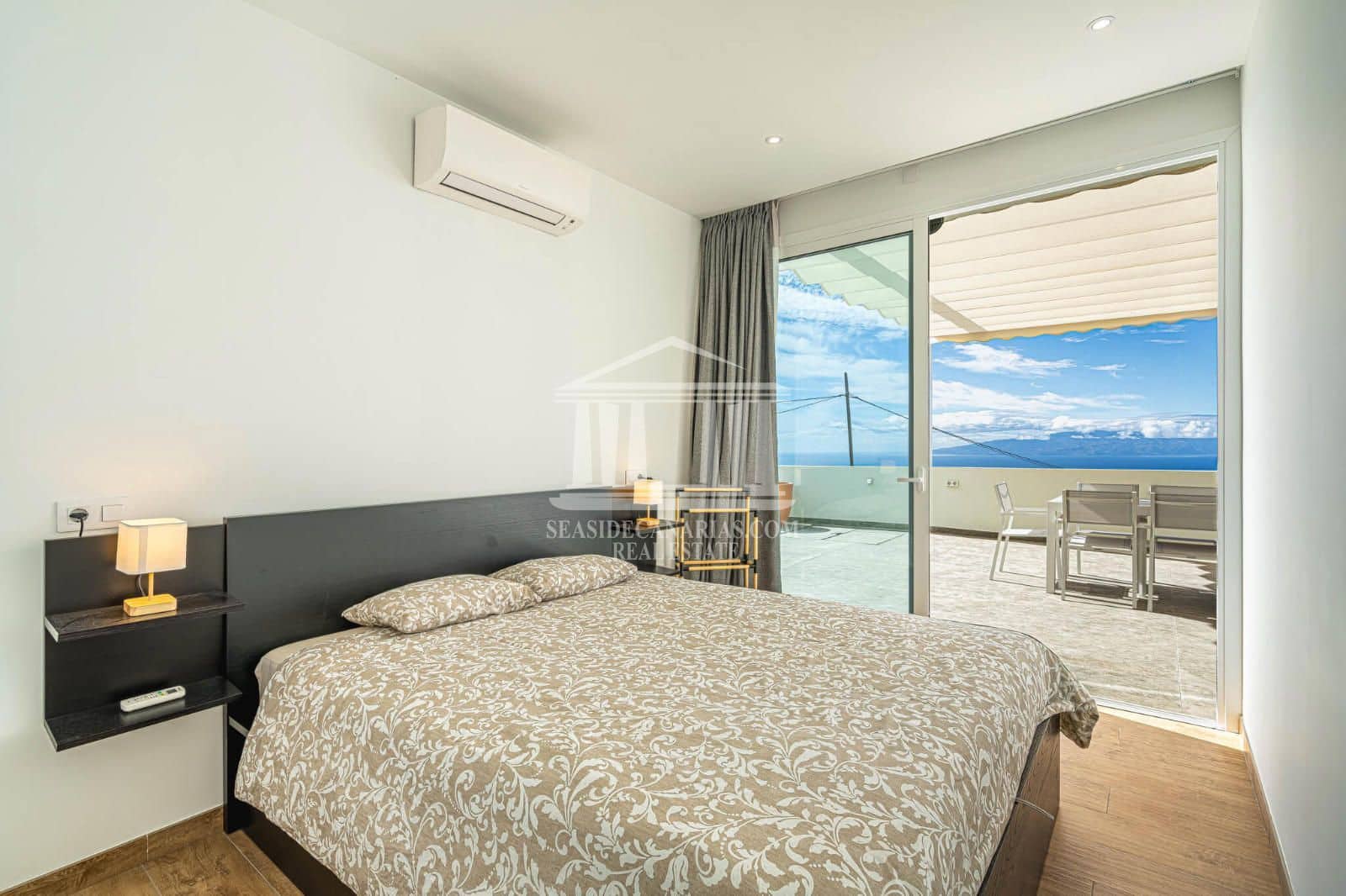 3 soverom Villa til salgs i Guia de Isora med svømmebasseng garasje - € 998 000 (Ref: 9752383)