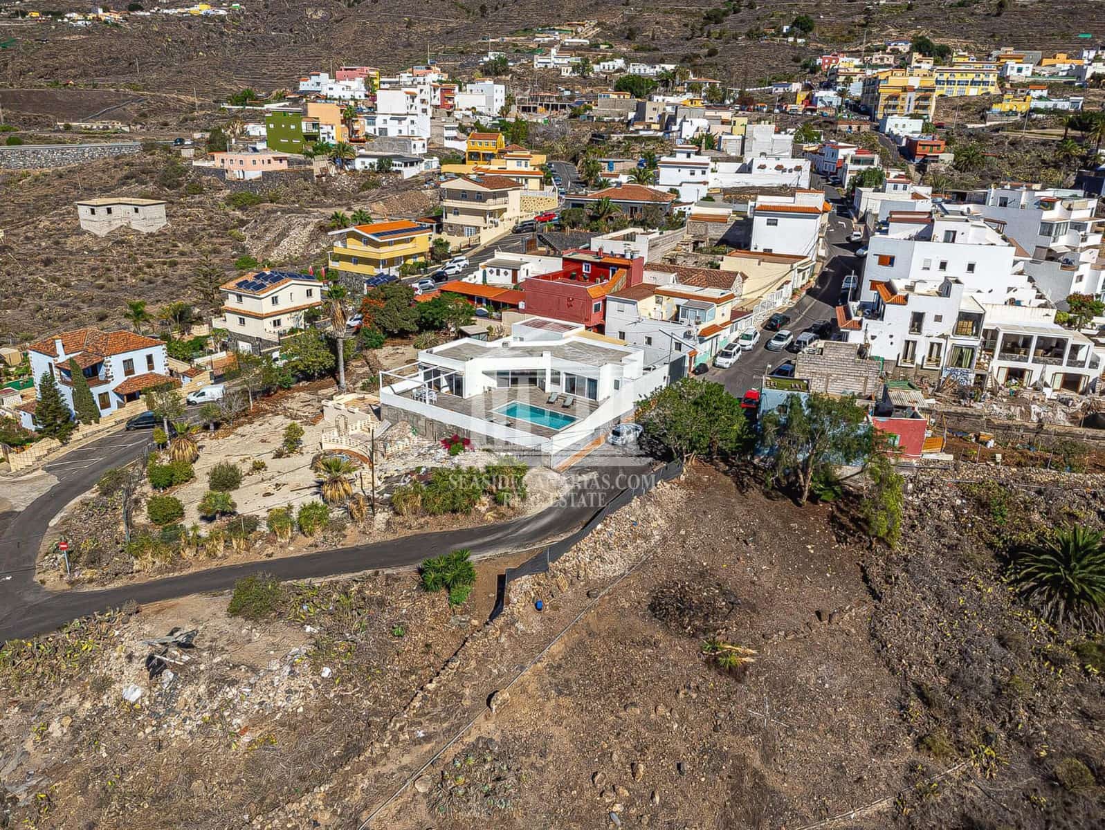 3 soverom Villa til salgs i Guia de Isora med svømmebasseng garasje - € 998 000 (Ref: 9752383)