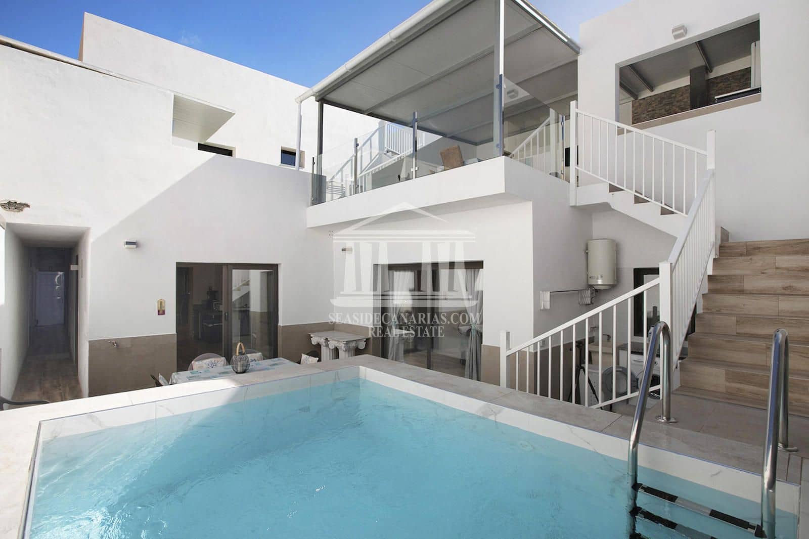 4 bedroom Villa for sale in Armenime with pool garage - € 785,000 (Ref: 9752384)