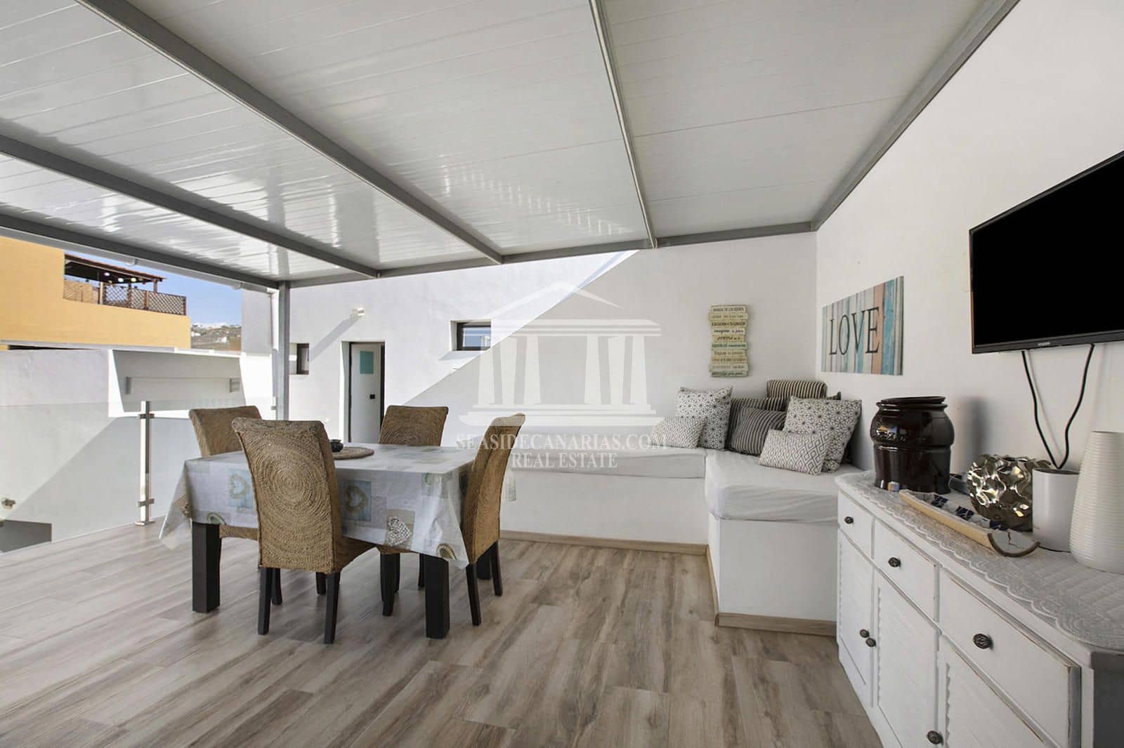 4 bedroom Villa for sale in Armenime with pool garage - € 785,000 (Ref: 9752384)