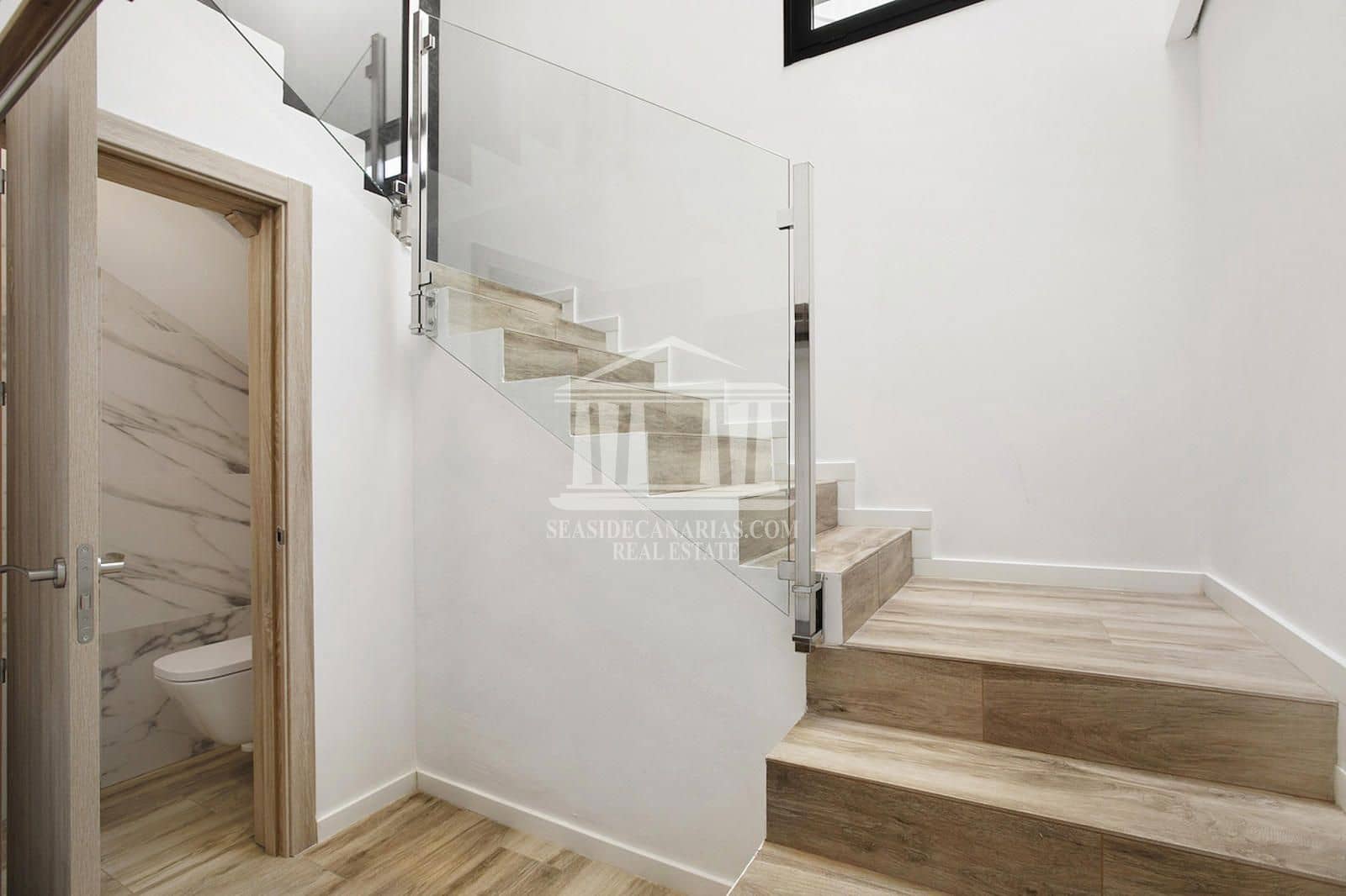 4 bedroom Villa for sale in Armenime with pool garage - € 785,000 (Ref: 9752384)