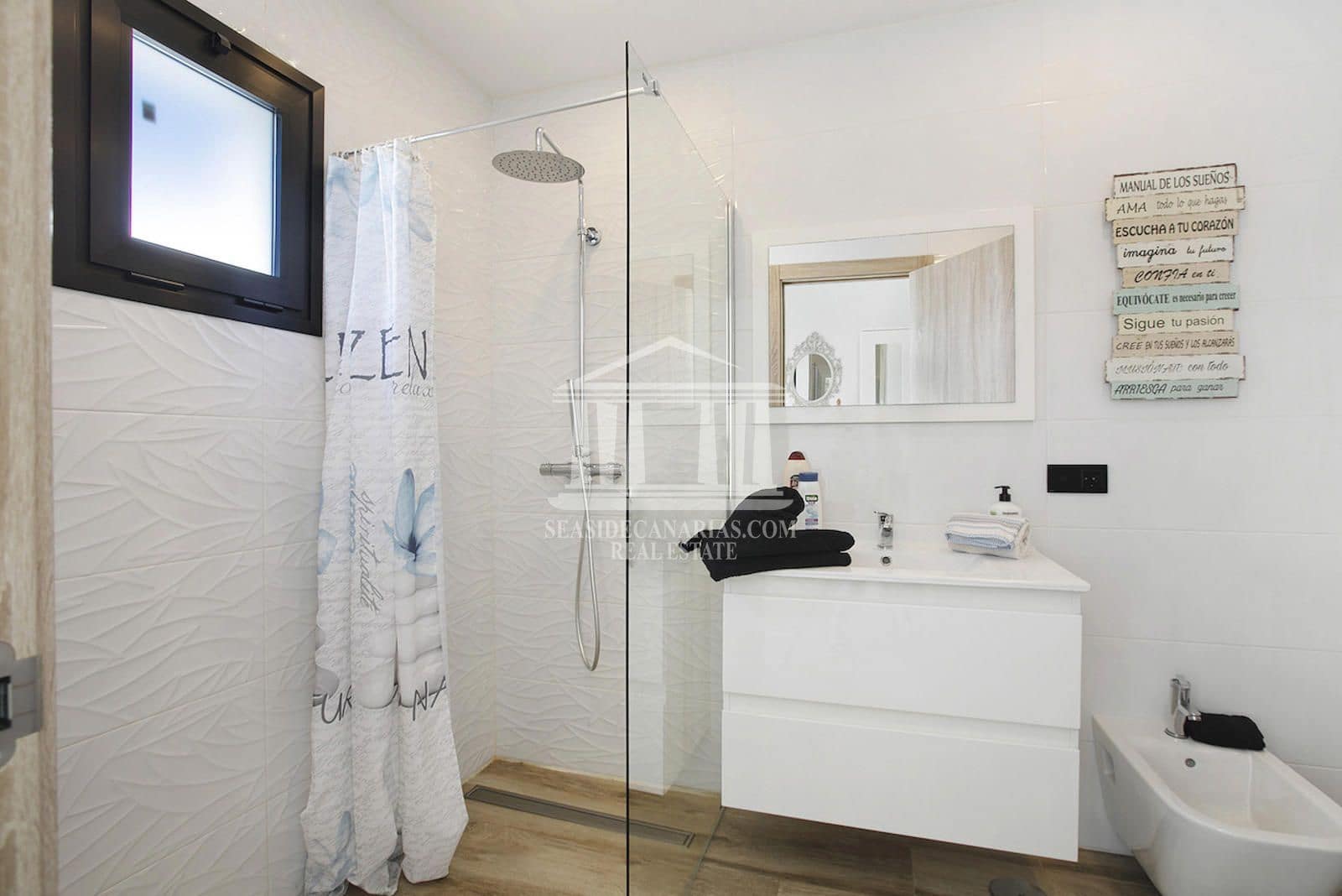 4 bedroom Villa for sale in Armenime with pool garage - € 785,000 (Ref: 9752384)