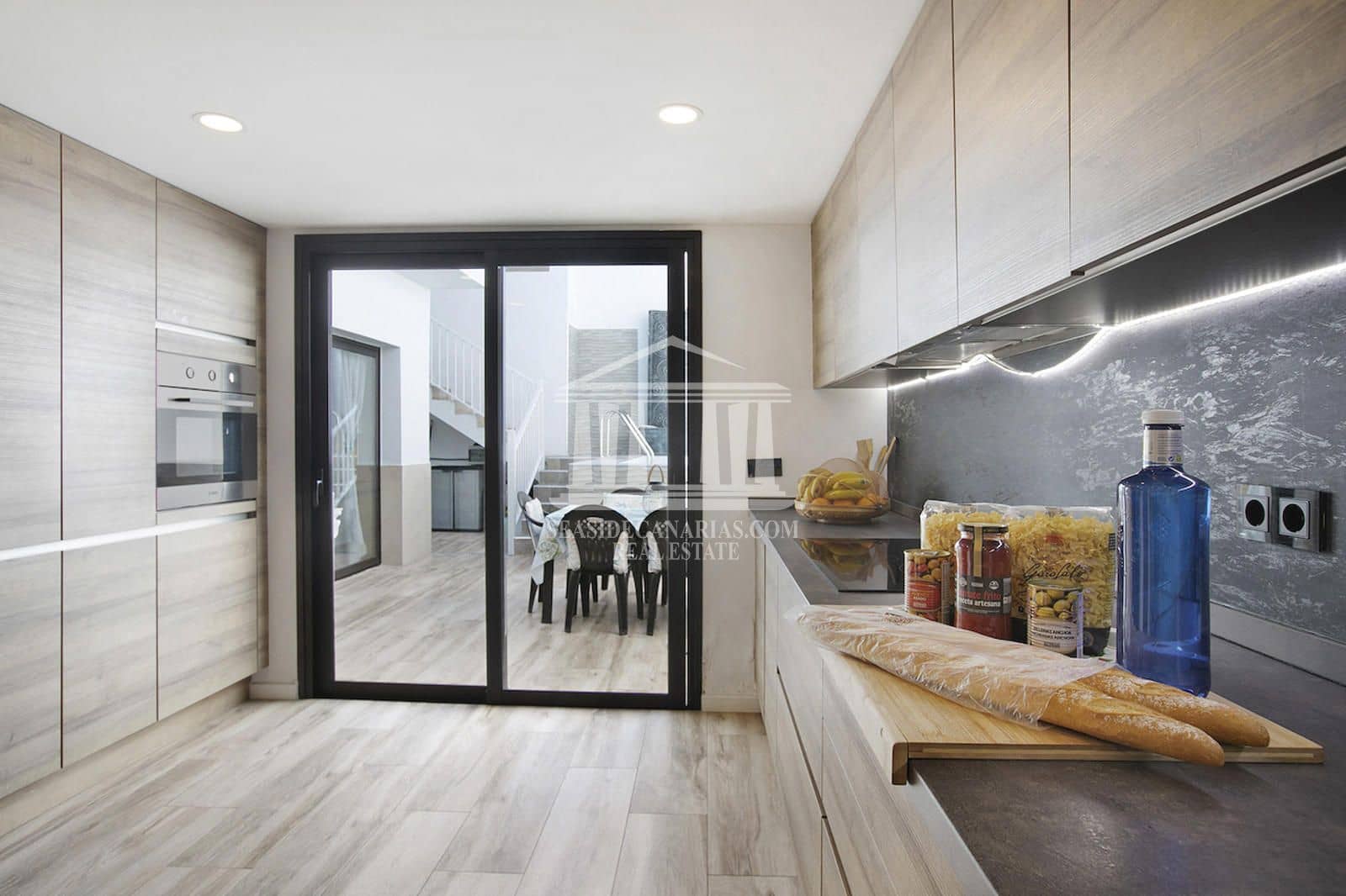 4 bedroom Villa for sale in Armenime with pool garage - € 785,000 (Ref: 9752384)