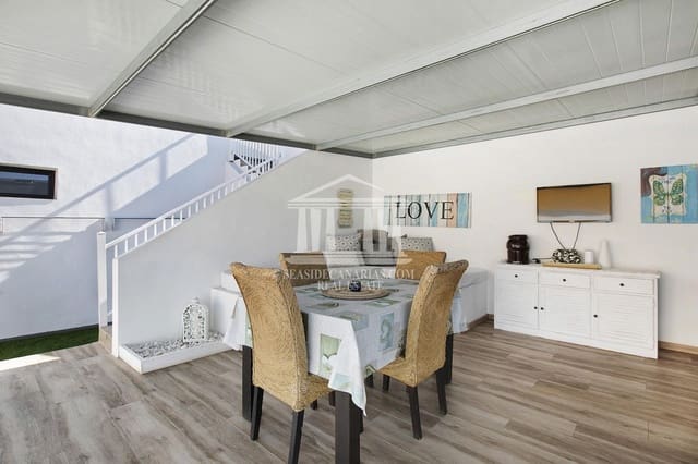 4 bedroom Villa for sale in Armeñime, Adeje with pool garage - € 785,000 (Ref: 9752384)