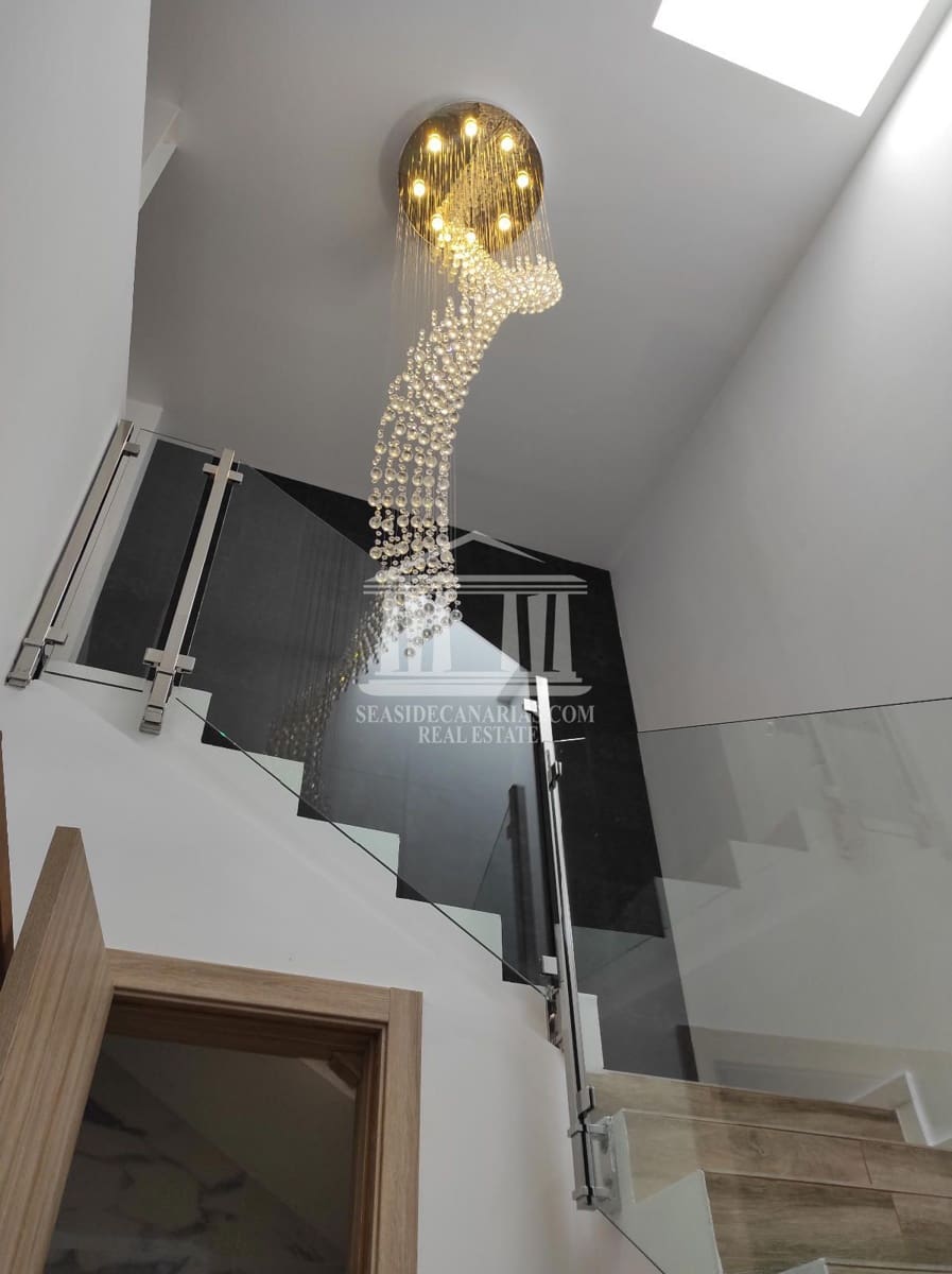 4 bedroom Villa for sale in Armenime with pool garage - € 785,000 (Ref: 9752384)