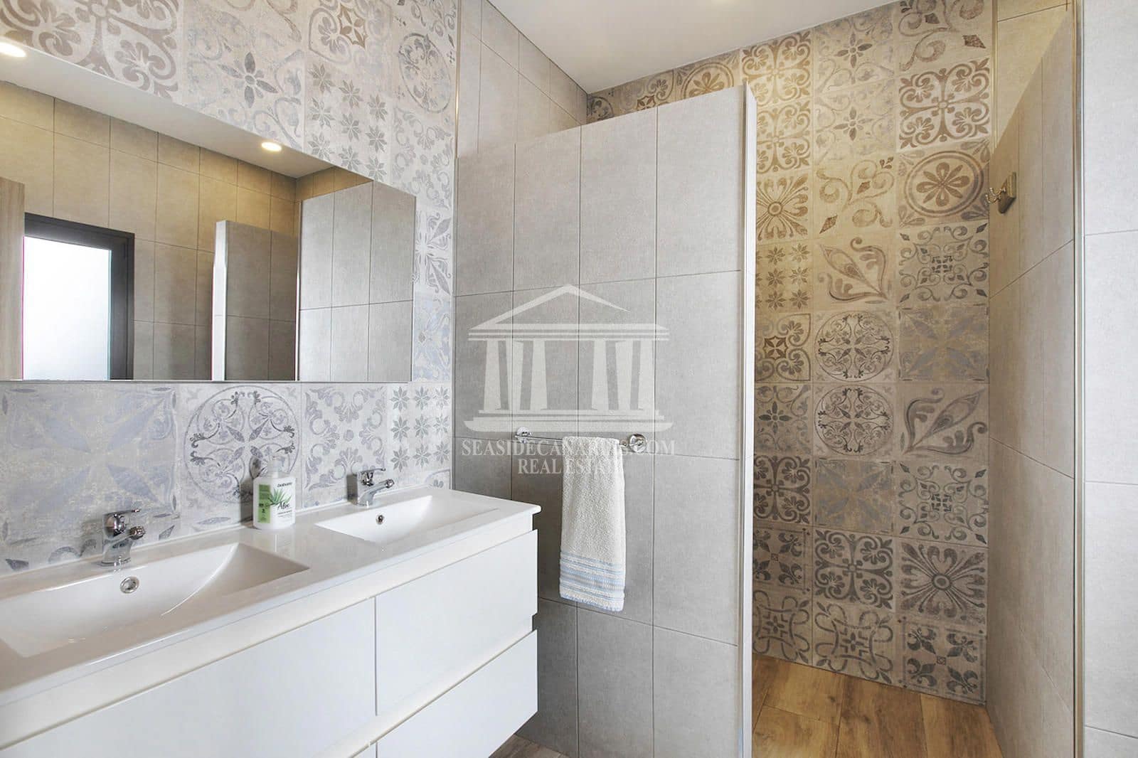 4 bedroom Villa for sale in Armenime with pool garage - € 785,000 (Ref: 9752384)