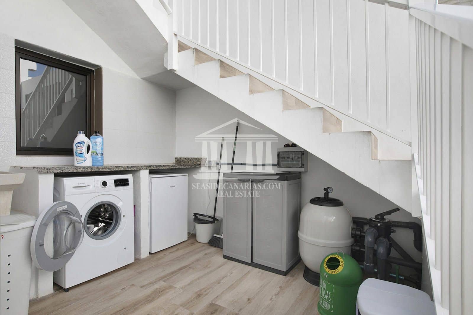 4 bedroom Villa for sale in Armenime with pool garage - € 785,000 (Ref: 9752384)