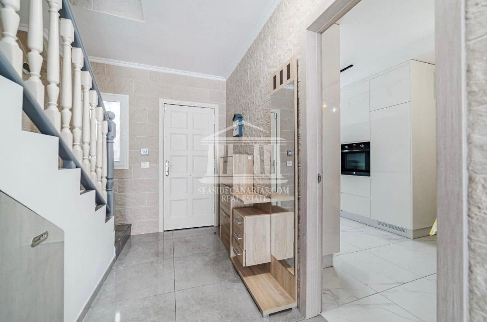 3 soveværelse Byhus til salg i Llano del Camello med swimmingpool garage - € 420.000 (Ref: 9752385)