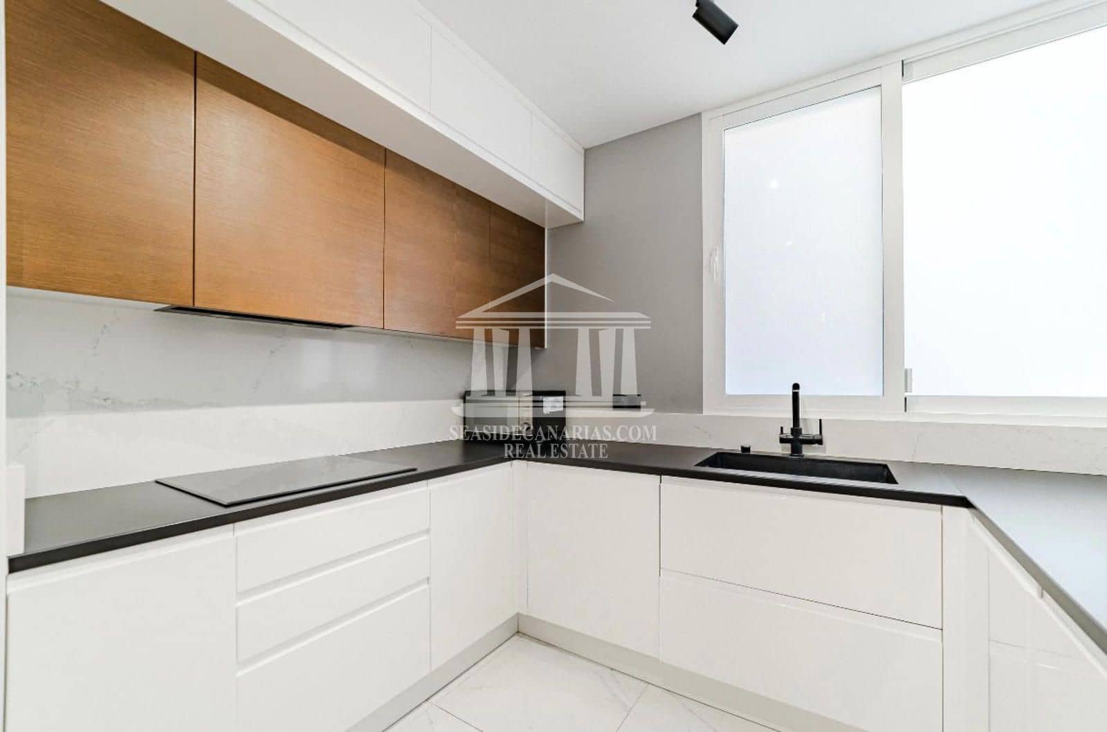 3 soveværelse Byhus til salg i Llano del Camello med swimmingpool garage - € 420.000 (Ref: 9752385)