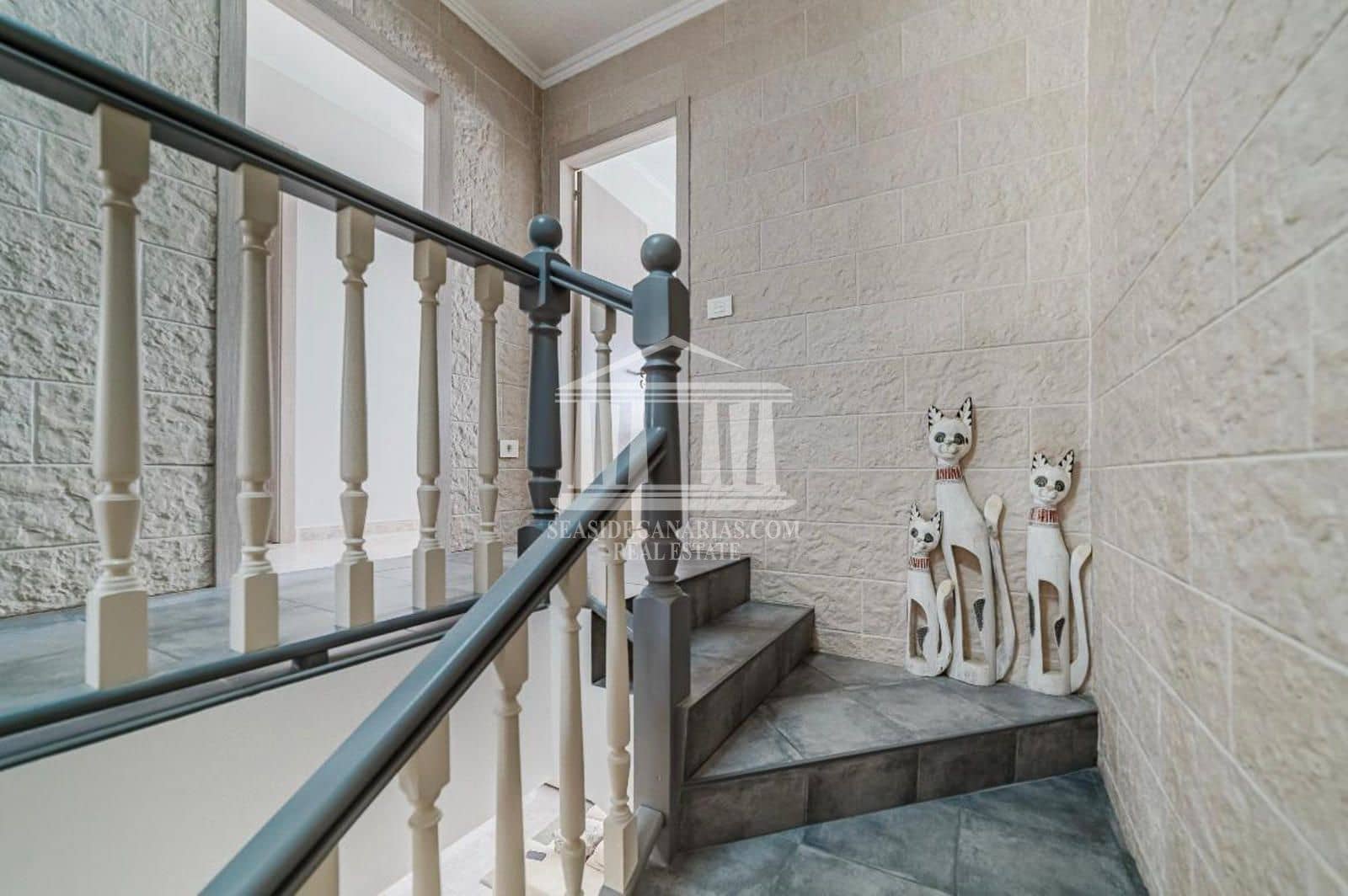 3 soveværelse Byhus til salg i Llano del Camello med swimmingpool garage - € 420.000 (Ref: 9752385)