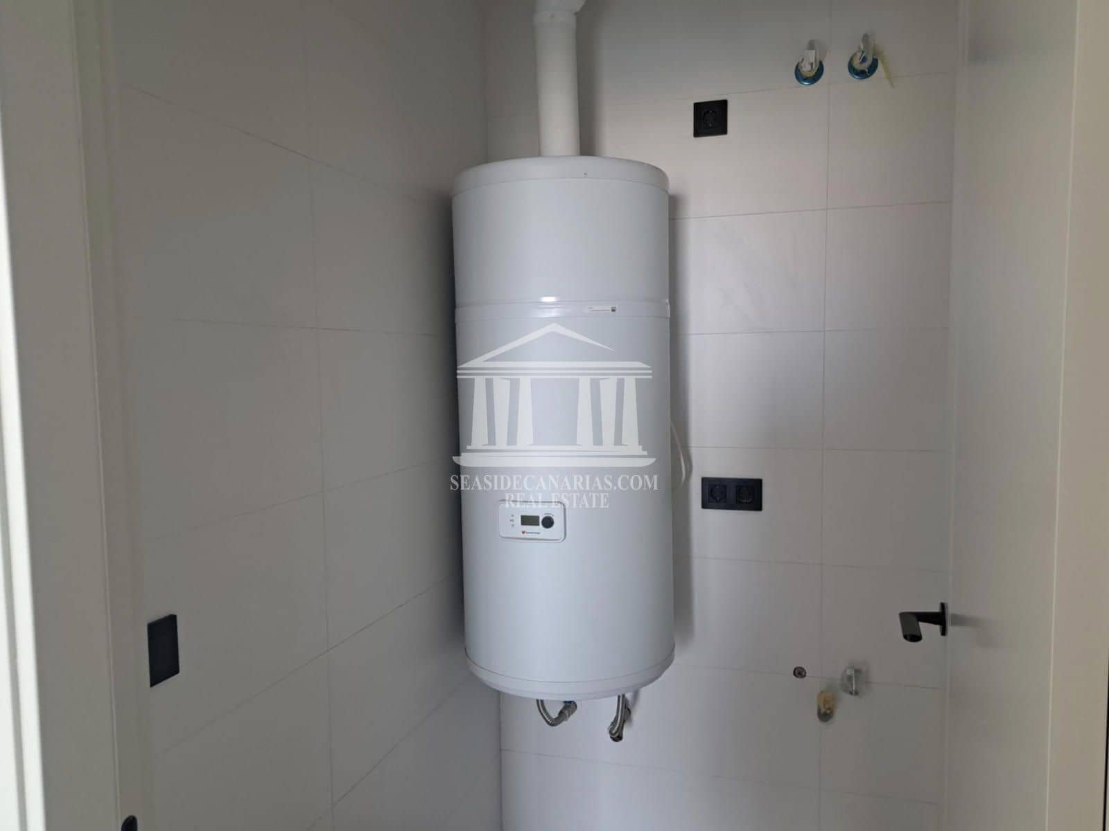 2 bedroom Flat for sale in Costa Adeje with pool garage - € 550,000 (Ref: 9753702)