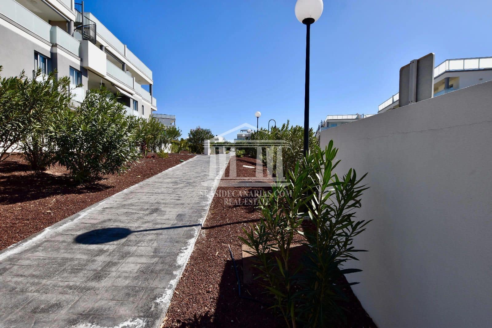 1 slaapkamer Flat te koop in La Tejita met zwembad garage - € 330.000 (Ref: 9753707)