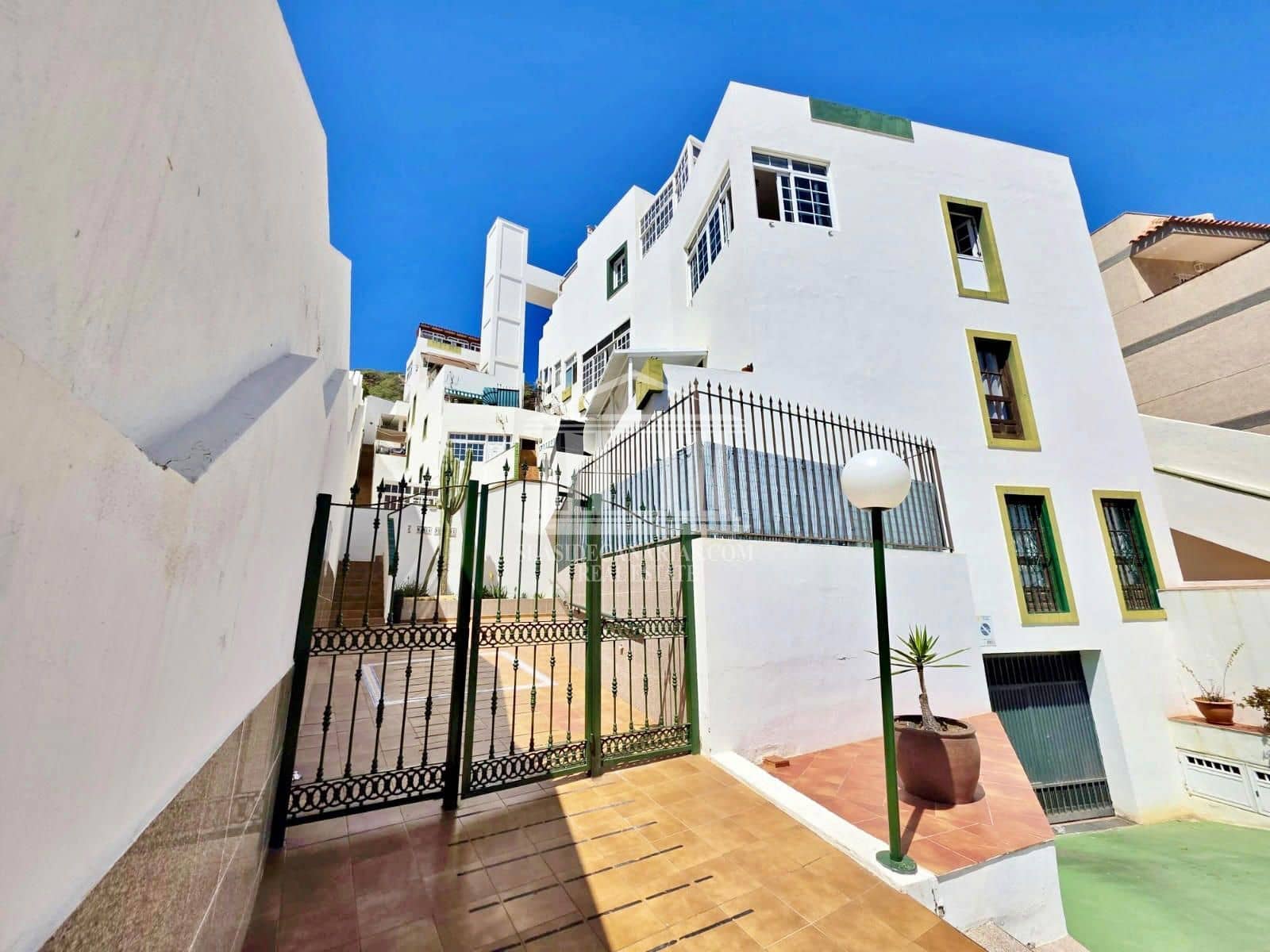 2 soveværelse Lejlighed til salg i Los Cristianos - € 245.000 (Ref: 9789681)