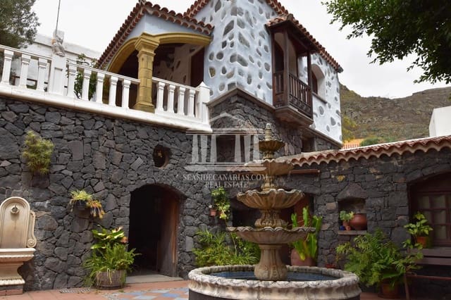 4 slaapkamer Villa te koop in San Cristóbal de La Laguna met garage - € 870.000 (Ref: 9796845)