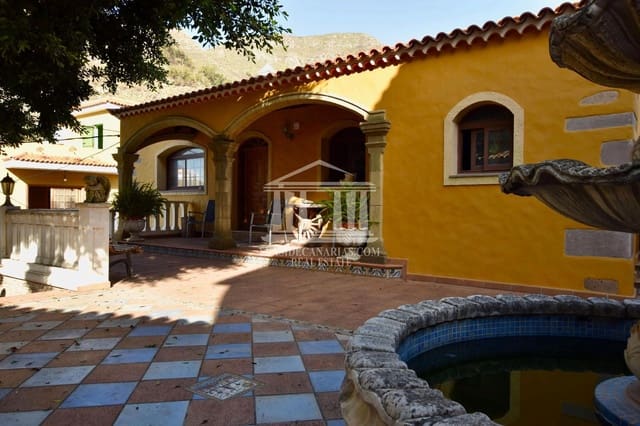 4 slaapkamer Villa te koop in San Cristóbal de La Laguna met garage - € 870.000 (Ref: 9796845)