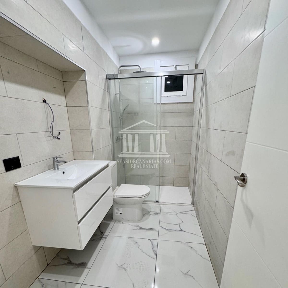 Commercial for sale in Costa Adeje - € 185,000 (Ref: 9805494)