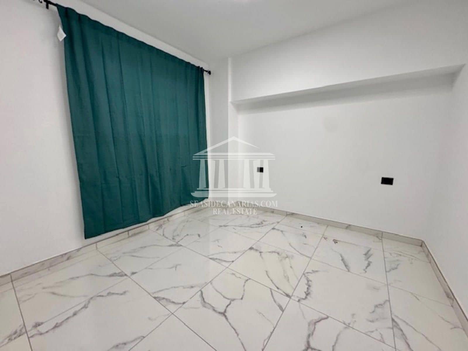 Commercial for sale in Costa Adeje - € 185,000 (Ref: 9805494)