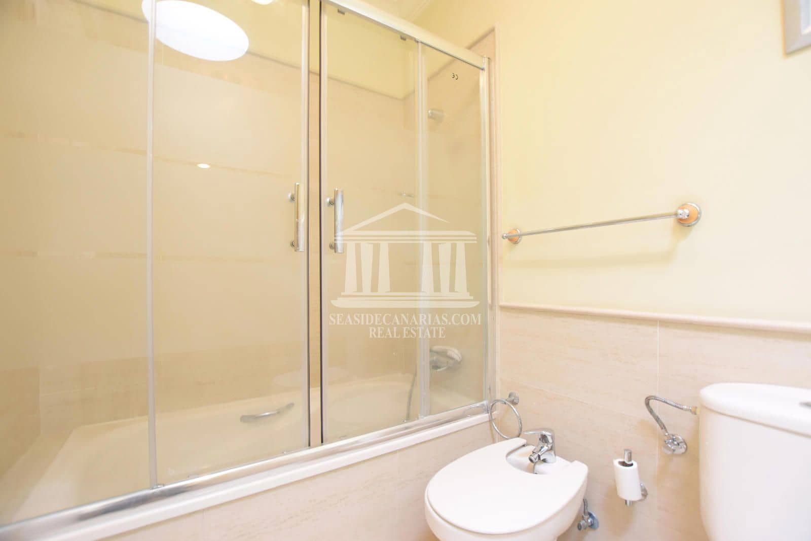 2 makuuhuone Omakotitalo myytävänä paikassa Chayofa mukana 
autotalli - 389 000 € (Ref: 9805626)