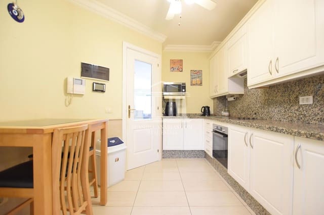 2 makuuhuone Omakotitalo myytävänä paikassa Chayofa, Arona mukana 
autotalli - 389 000 € (Ref: 9805626)