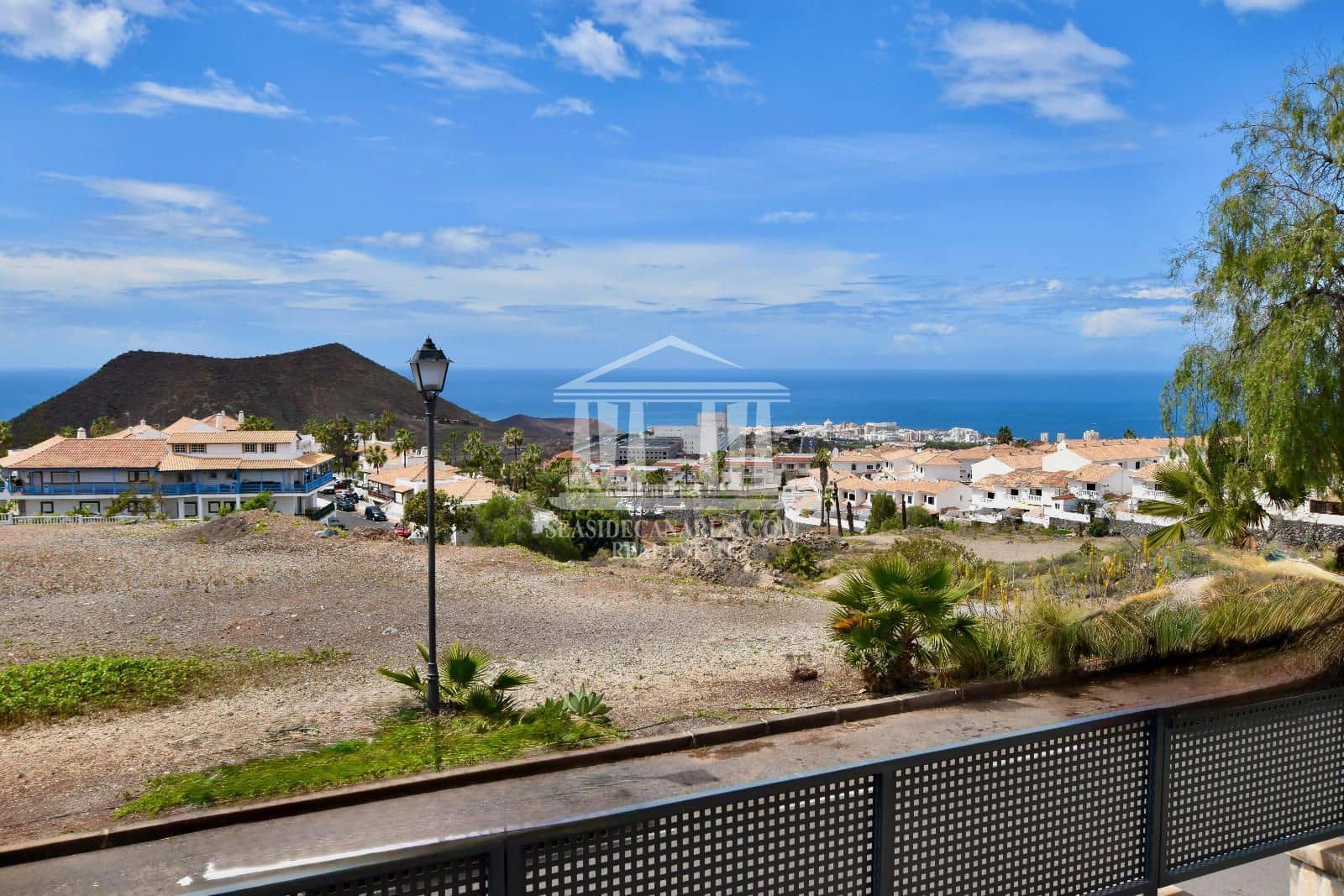 2 makuuhuone Omakotitalo myytävänä paikassa Chayofa mukana 
autotalli - 389 000 € (Ref: 9805626)