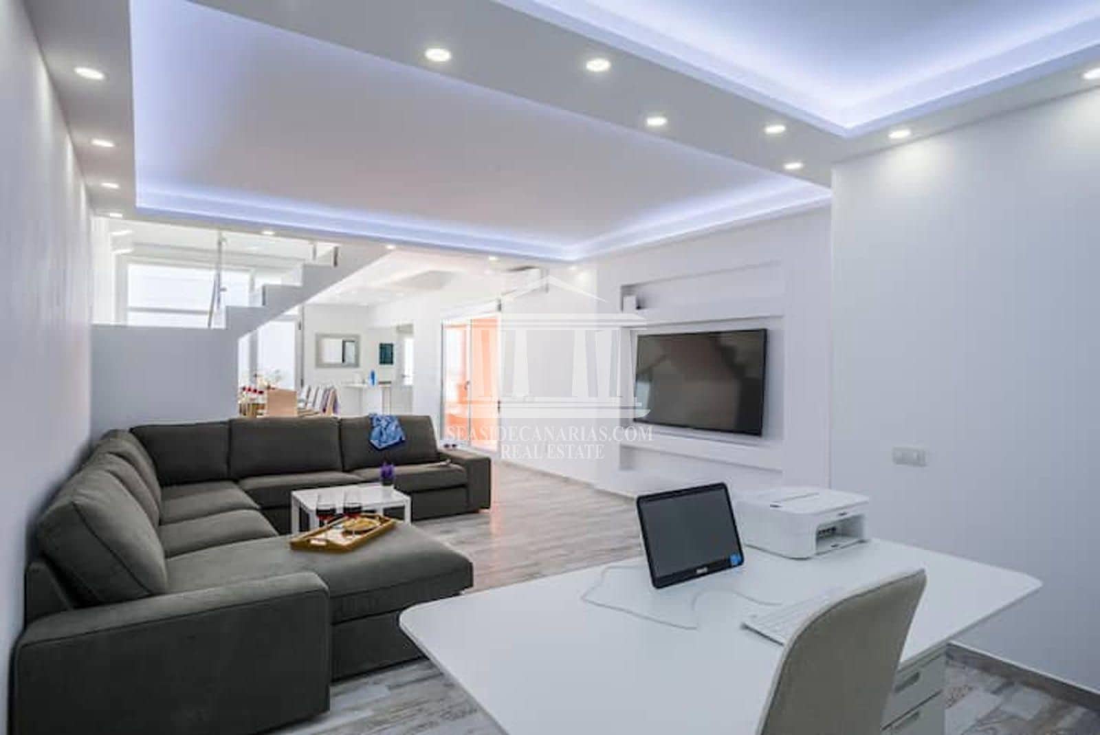5 bedroom Villa for sale in Caleta de Fuste with pool garage - € 655,000 (Ref: 9819274)