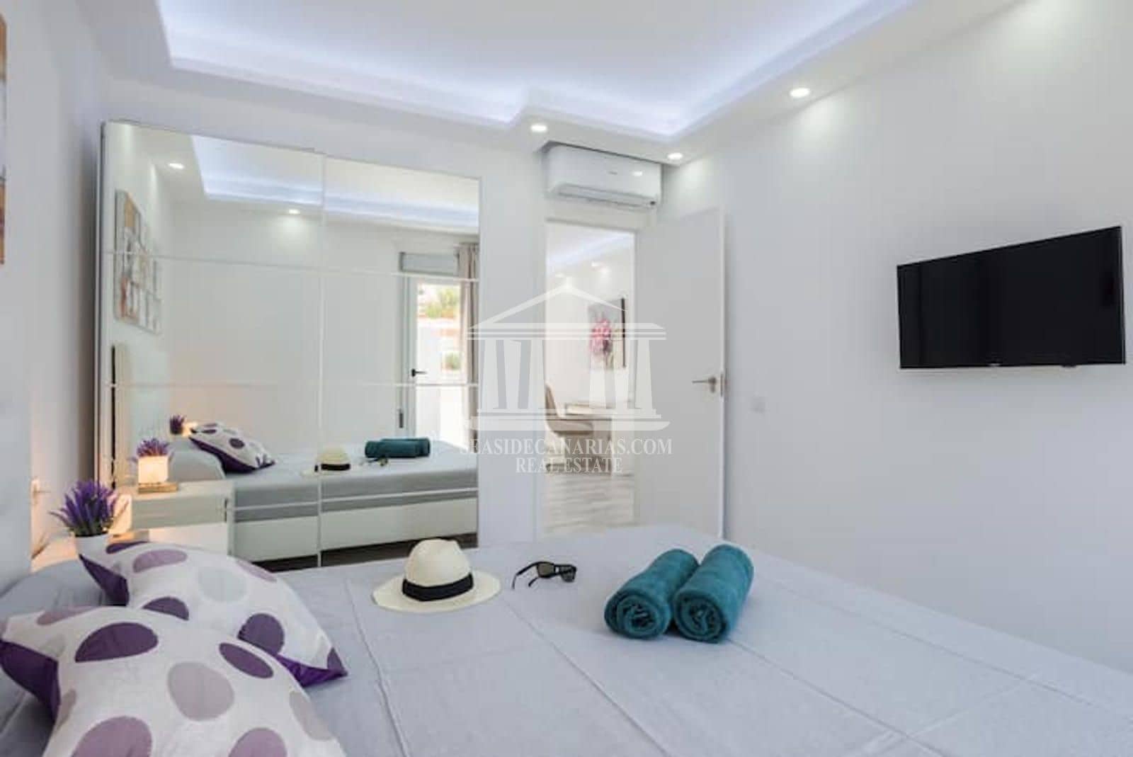 5 bedroom Villa for sale in Caleta de Fuste with pool garage - € 655,000 (Ref: 9819274)