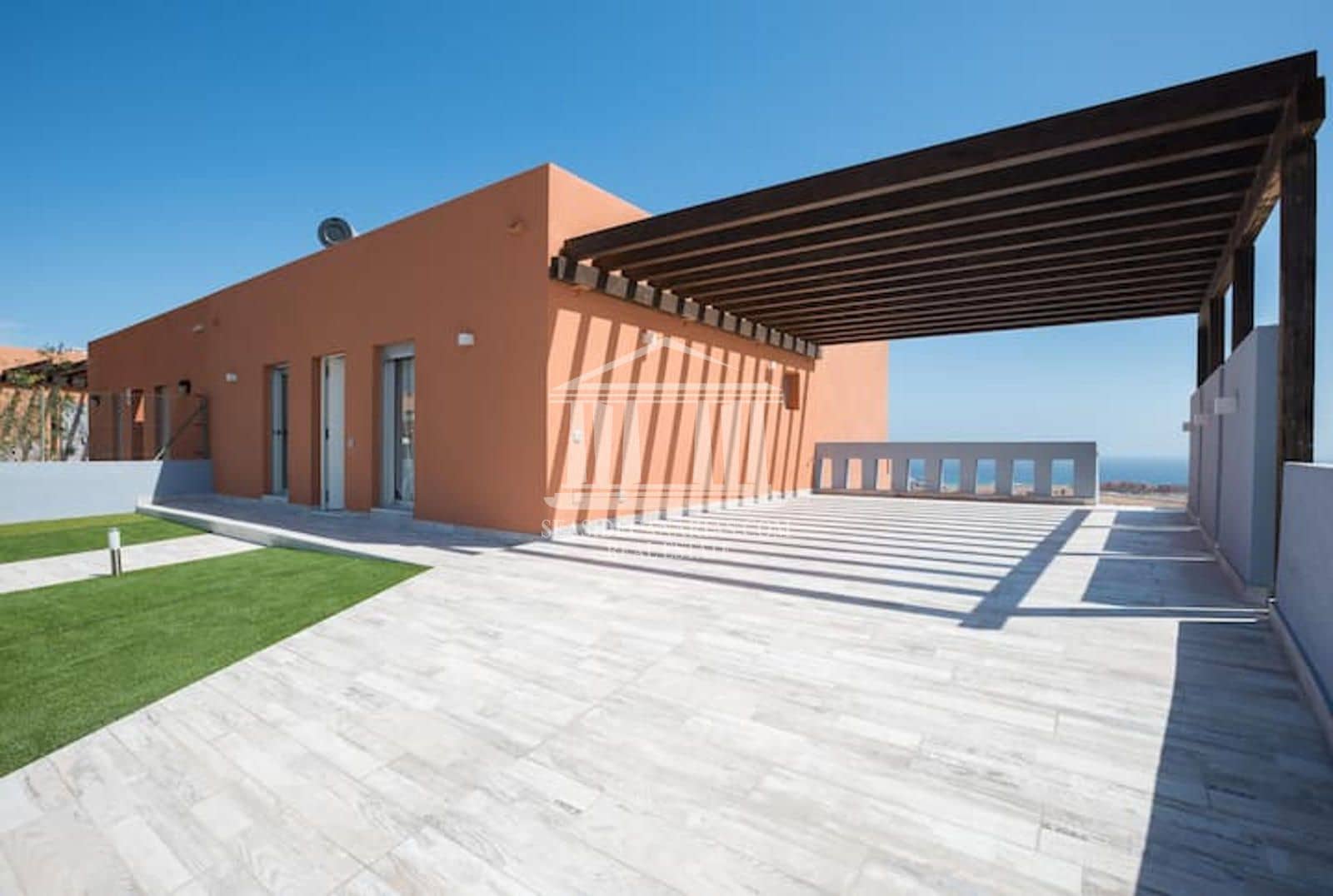 5 bedroom Villa for sale in Caleta de Fuste with pool garage - € 655,000 (Ref: 9819274)