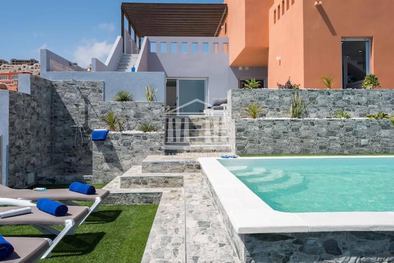 5 bedroom Villa for sale in Caleta de Fuste with pool garage - € 655,000 (Ref: 9819274)