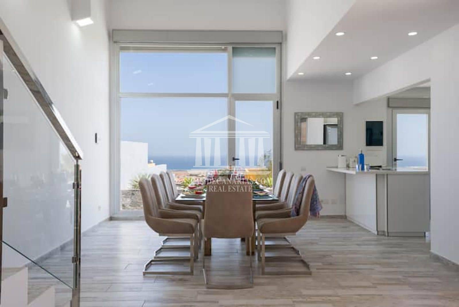 5 bedroom Villa for sale in Caleta de Fuste with pool garage - € 655,000 (Ref: 9819274)