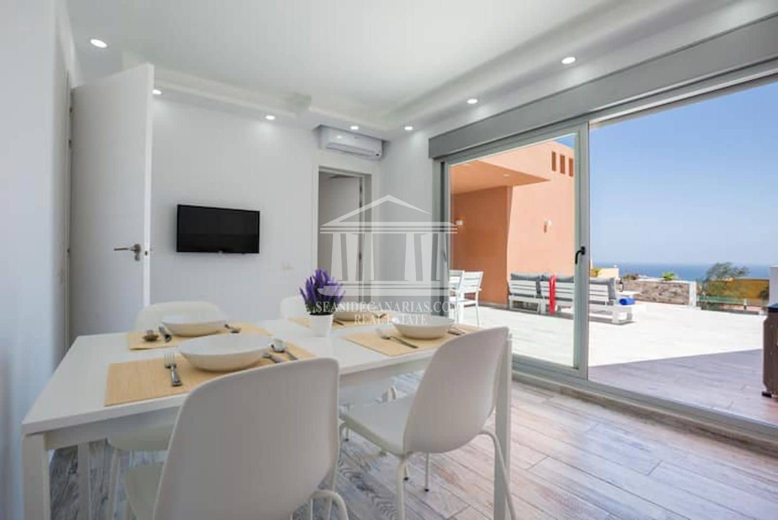 5 bedroom Villa for sale in Caleta de Fuste with pool garage - € 655,000 (Ref: 9819274)