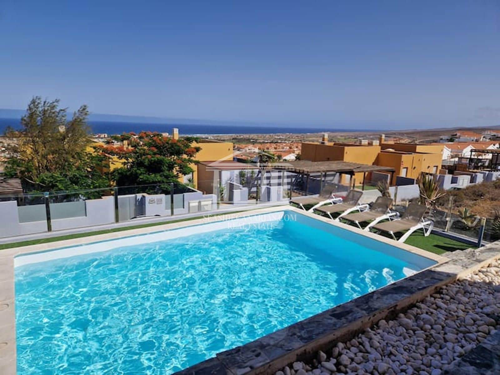 5 bedroom Villa for sale in Caleta de Fuste with pool garage - € 655,000 (Ref: 9819274)