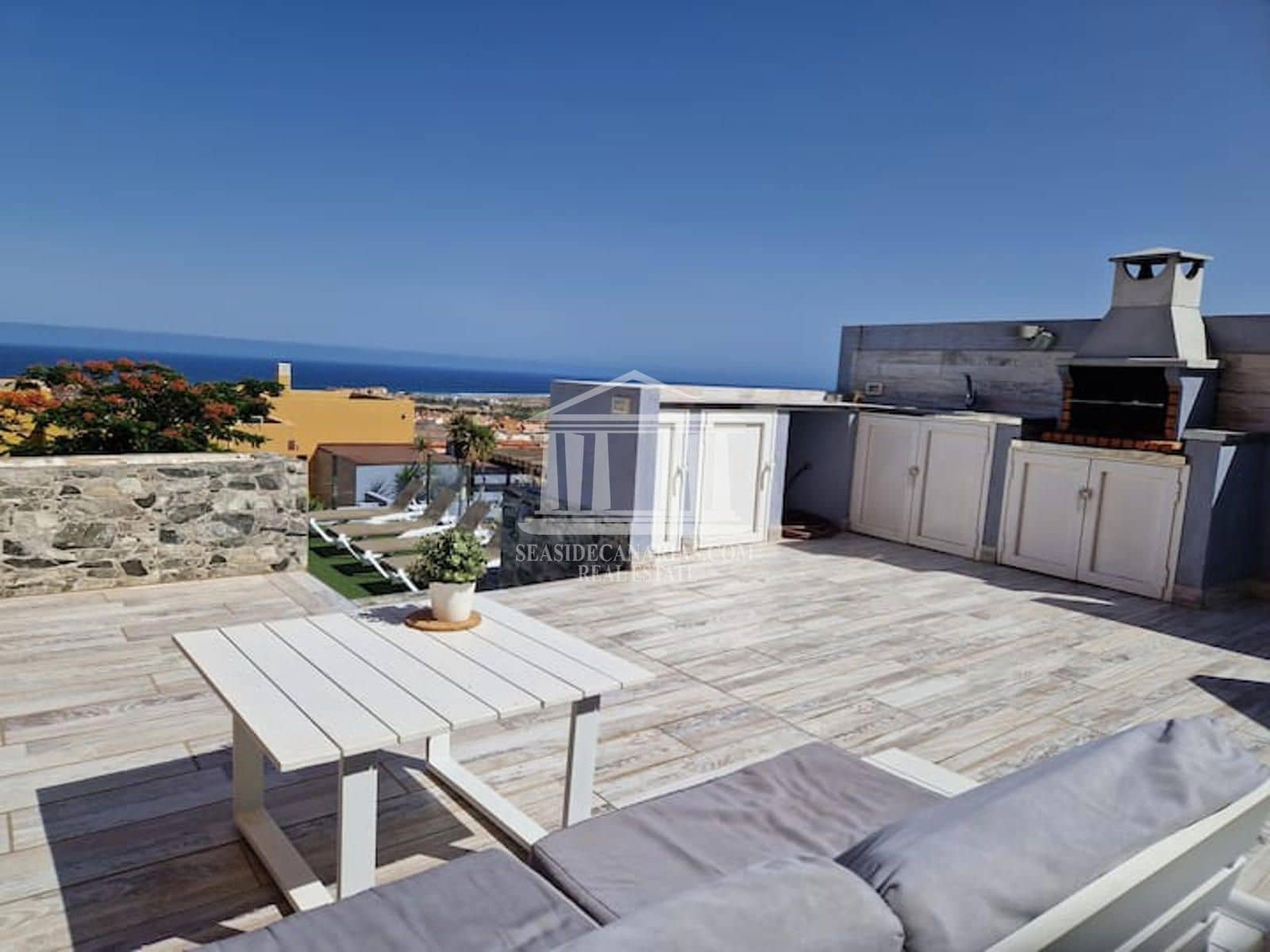 5 bedroom Villa for sale in Caleta de Fuste with pool garage - € 655,000 (Ref: 9819274)