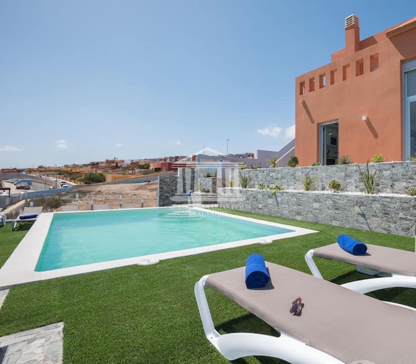5 bedroom Villa for sale in Caleta de Fuste with pool garage - € 655,000 (Ref: 9819274)