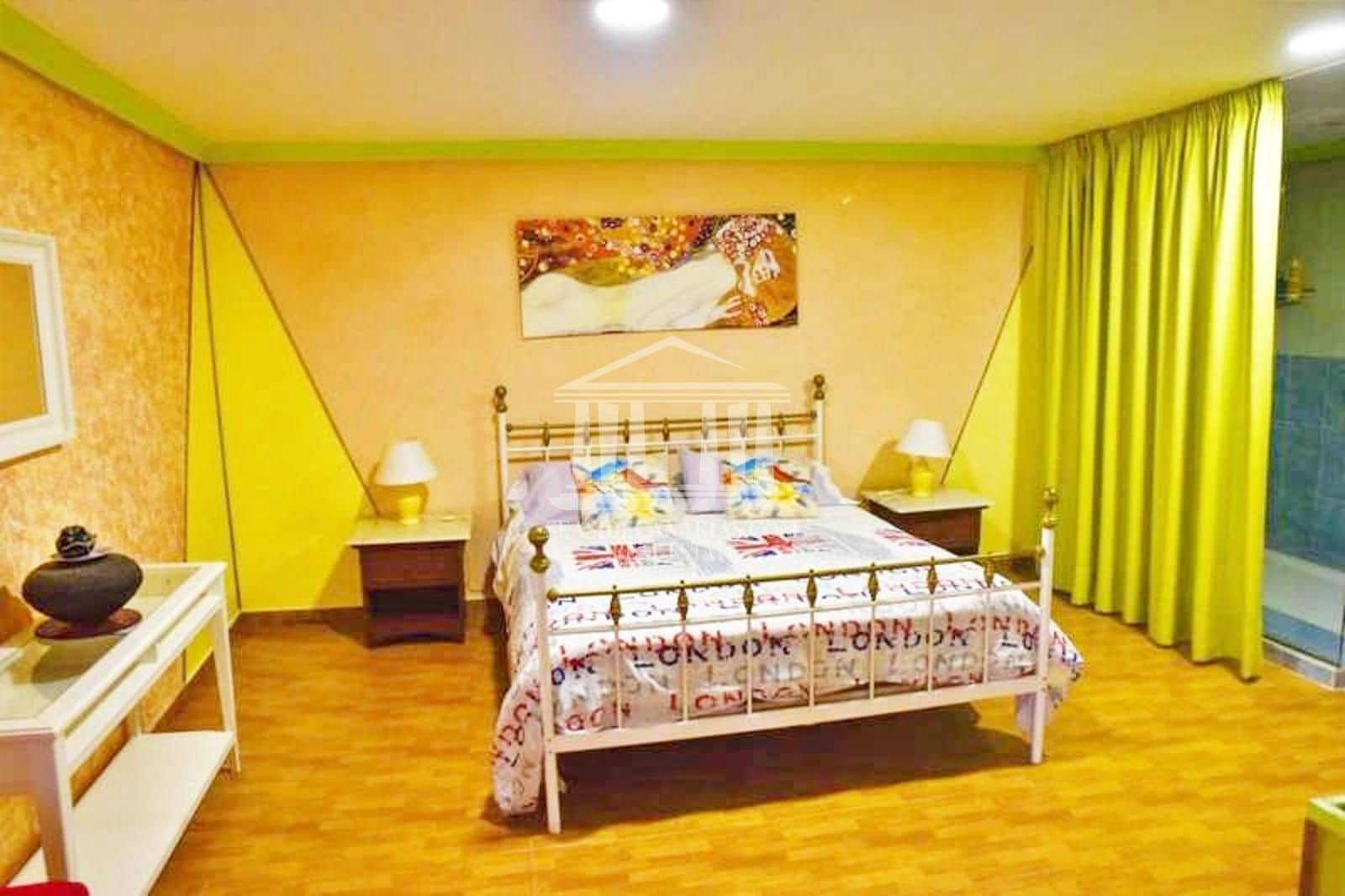12 bedroom Villa for sale in El Medano with pool - € 1,750,000 (Ref: 9819275)