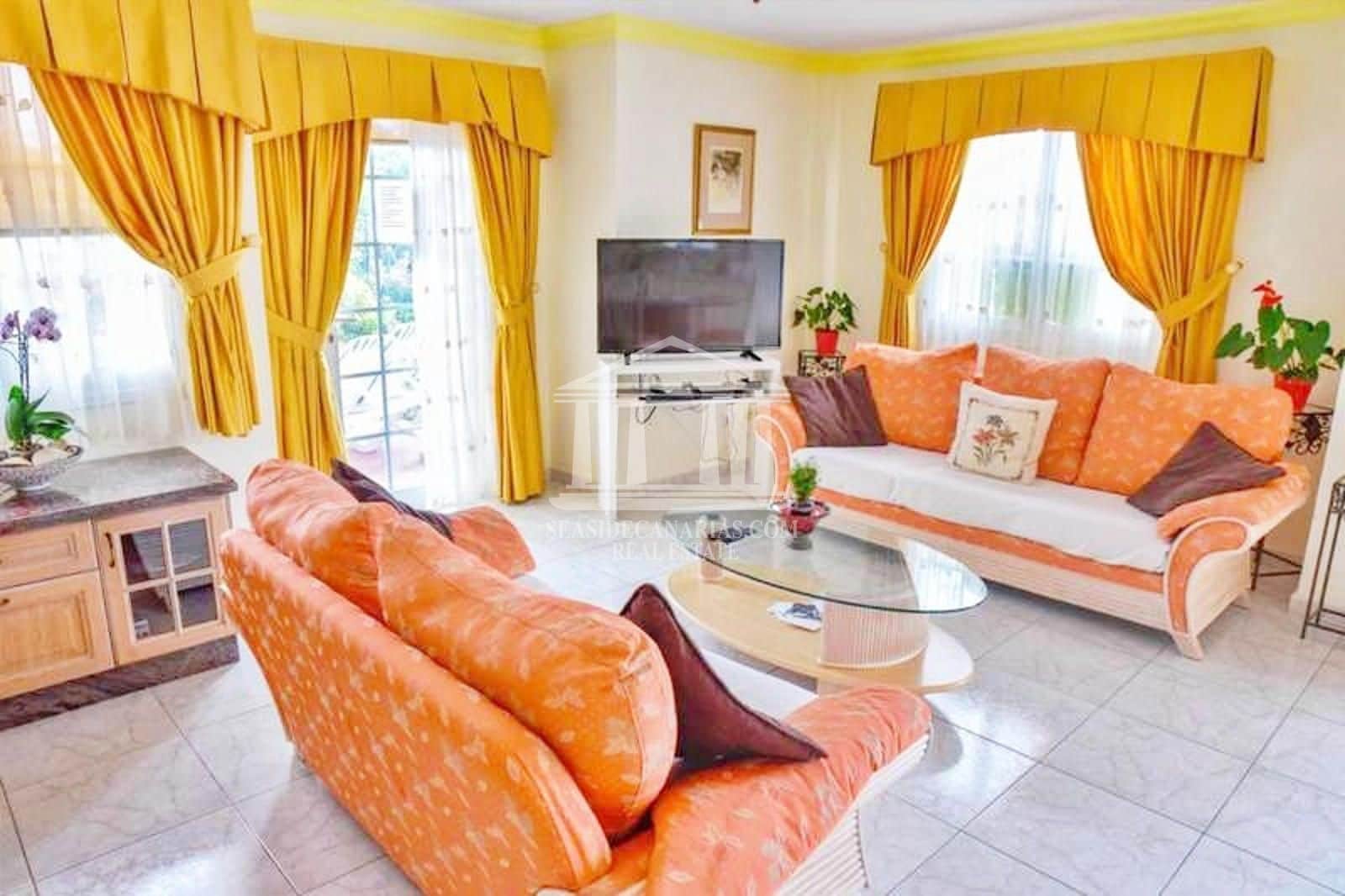 12 bedroom Villa for sale in El Medano with pool - € 1,750,000 (Ref: 9819275)