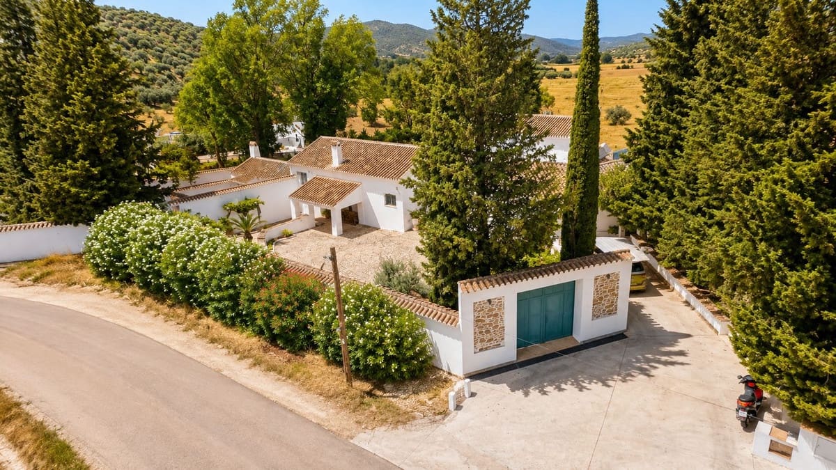 5 chambre Finca/Maison de Campagne à vendre à Villanueva del Rosario avec piscine - 988 000 € (Ref: 10021231)