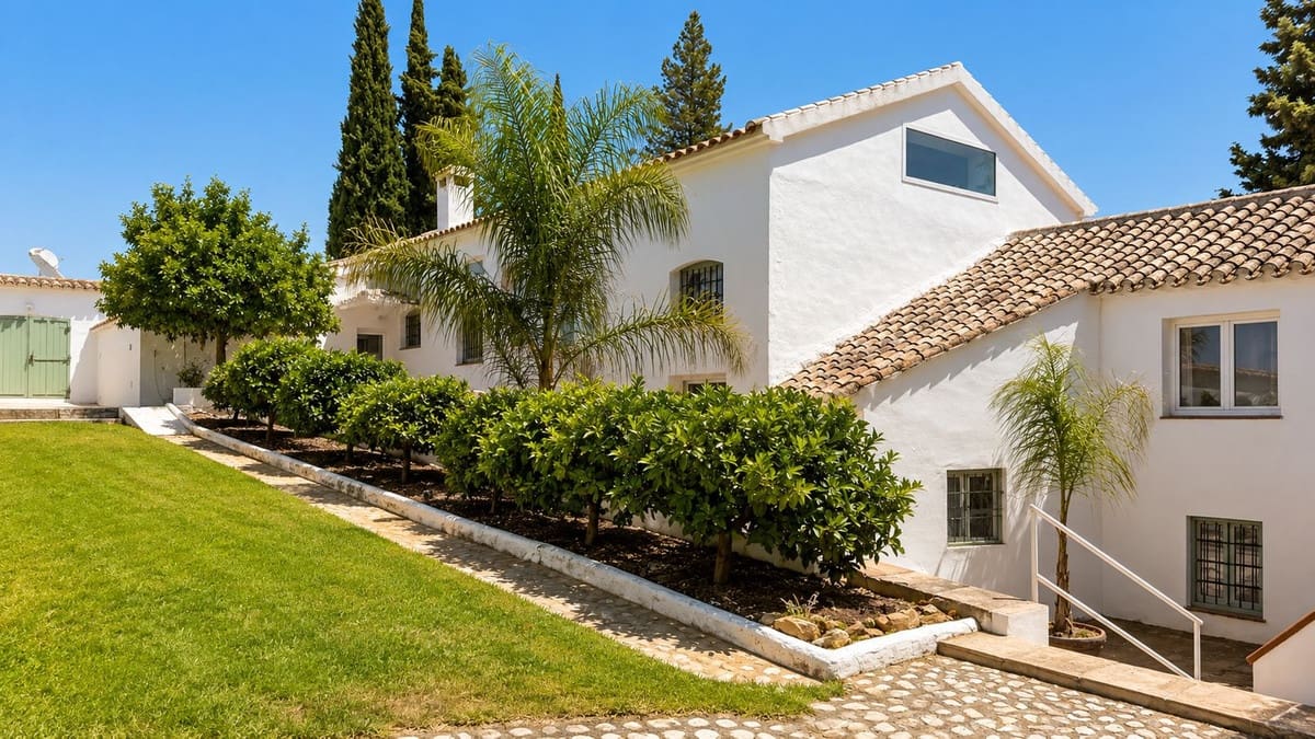 5 bedroom Finca/Country House for sale in Villanueva del Rosario with pool - € 988,000 (Ref: 10021231)