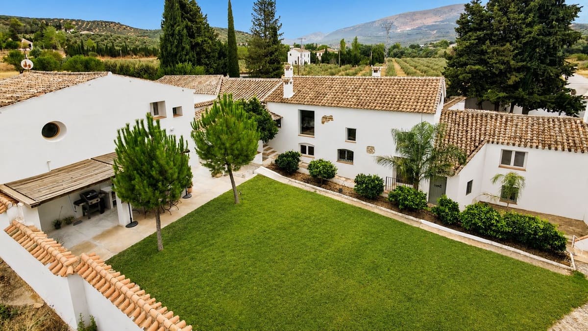 5 bedroom Finca/Country House for sale in Villanueva del Rosario with pool - € 988,000 (Ref: 10021231)