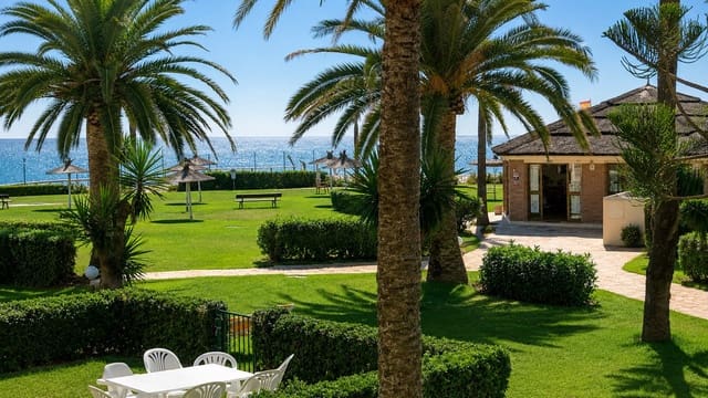 2 quarto Penthouse para venda em La Cala de Mijas, Mijas com piscina garagem - 699 000 € (Ref: 10033278)