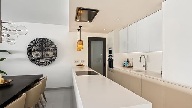 3 soverom Leilighet til salgs i Estepona med svømmebasseng garasje - € 899 000 (Ref: 10036018)