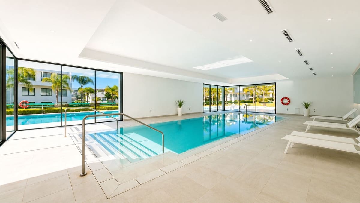 3 soverom Leilighet til salgs i Estepona med svømmebasseng garasje - € 899 000 (Ref: 10036018)