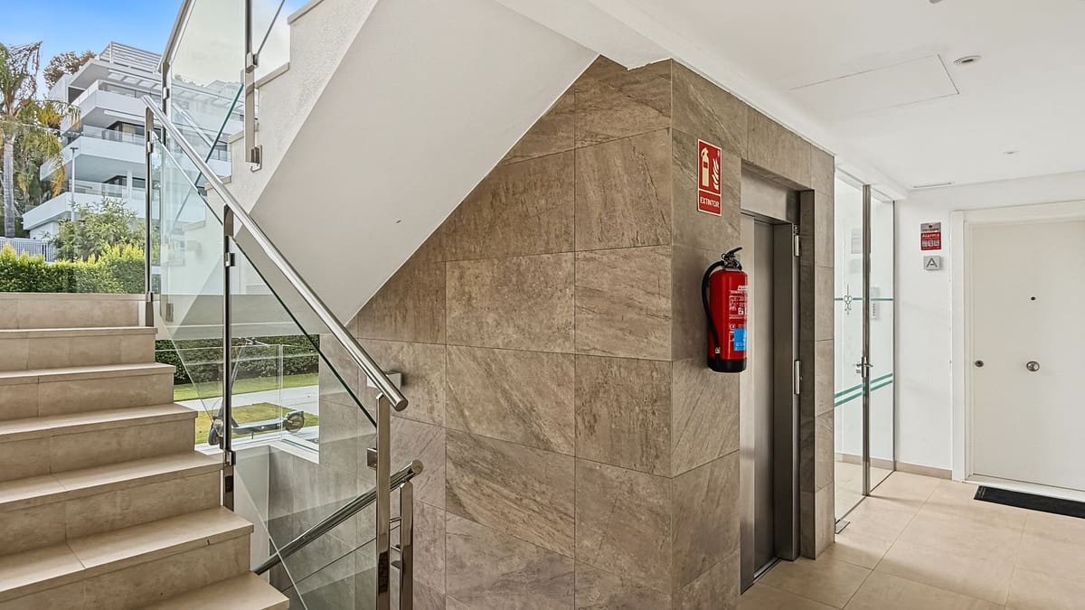 3 soverom Leilighet til salgs i Estepona med svømmebasseng garasje - € 899 000 (Ref: 10036018)