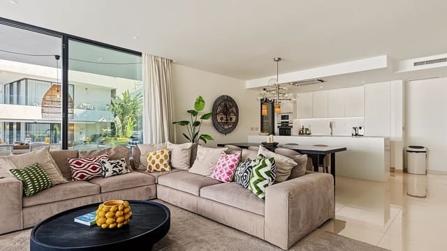 3 soverom Leilighet til salgs i Estepona med svømmebasseng garasje - € 899 000 (Ref: 10036018)